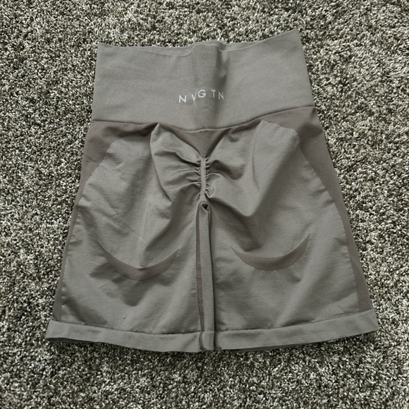 NVGTN Pants - NVGTN High-Waist Ruched Shorts — Tan